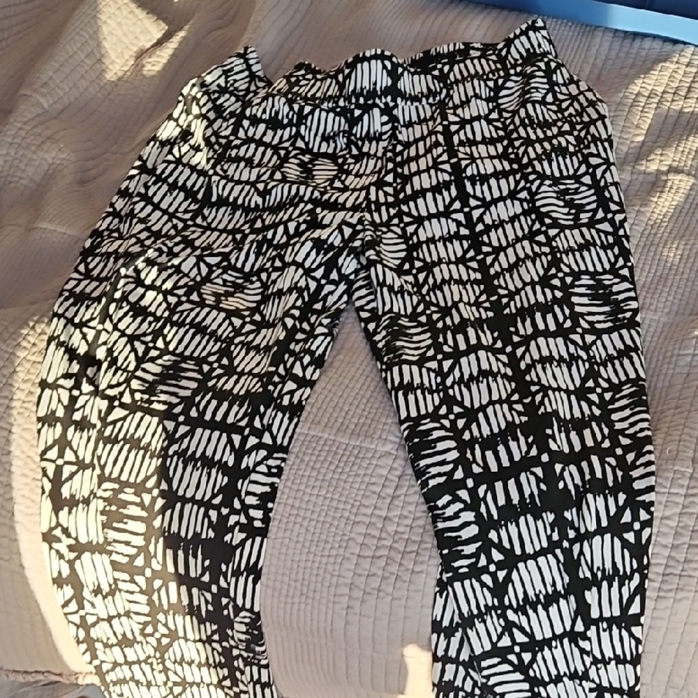 Kasper Black and White Abstract Design Pants Small